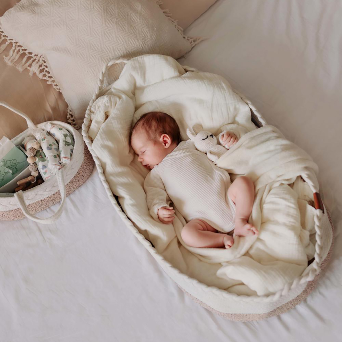 Verschoonmand Wit-Bruin - Mozesmand met gratis luiermandje 2 Verschoonmand Wit-Bruin - Mozesmand met gratis luiermandje - Afbeelding 2